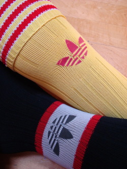 rugbysocklad:  Luv the old school footy sox!
