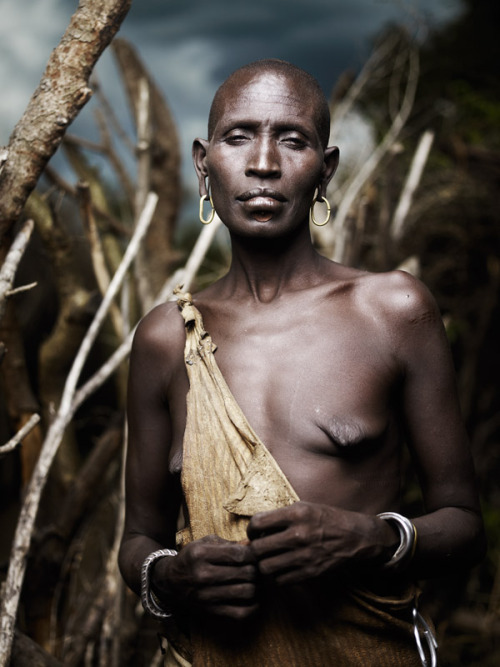 Ethiopian Bodi woman, by Joey L. porn pictures