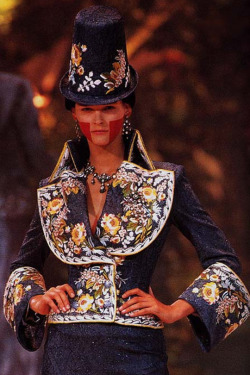 sartorialadventure:Alexander McQueen for Givenchy, fall 1998 haute couture