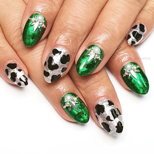 Green holographic + cow print nails #greennails #holographic #glitternails #naildesign #nailsdone #g