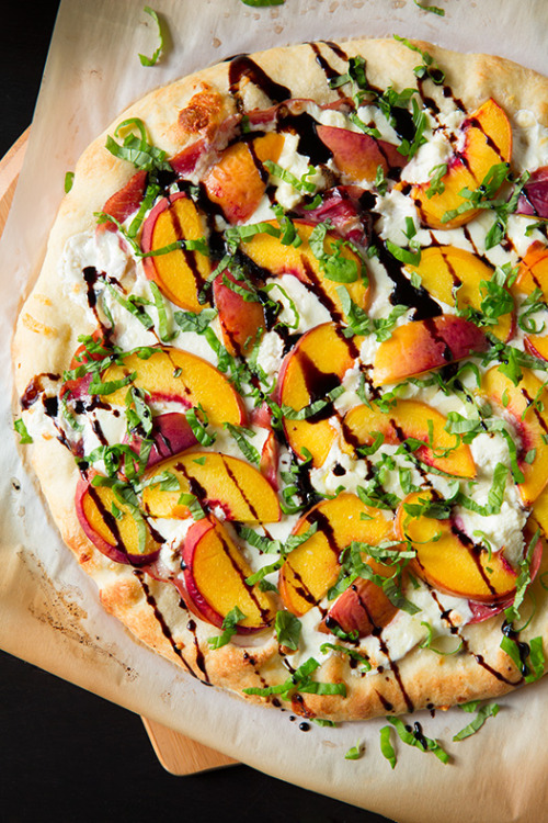 foodffs: Three Cheese Peach and Prosciutto Pizza with Basil and Honey Balsamic Reduction  Really nice recipes. Every hour. 