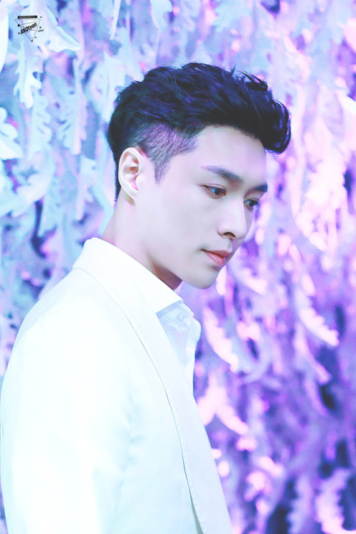 © AKOtyan