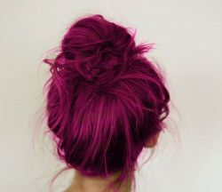 dailybritni:  Fun colored bun!