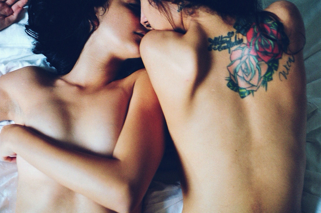 borrowederotica:  adore (by GokturkAyan) 