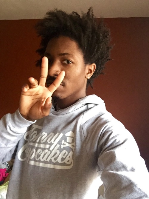 lightsnaxx:  I enjoy being part of the black tumblr family, I love you all #blackout
