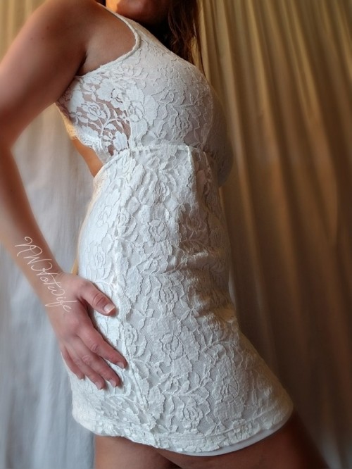 nwhotwife: I’ve been itching to wear this out… even with the cooler weather I think it will just add a little hotness to the front of the dress.   Don’t you think? 
