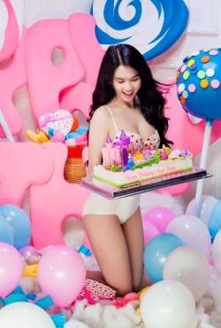 Vietnamese Lingerie Model Ngọc Trinh With Her Birthday Cake&Amp;Hellip; 