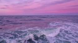 fadedgilt: chronic-life:  Winter sunsets over the ocean  this is amazing 