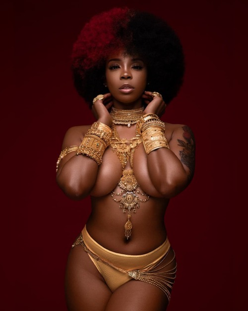 locd-nubianqueen:  Her afro!! That’s afro goals!! 🥰🥰
