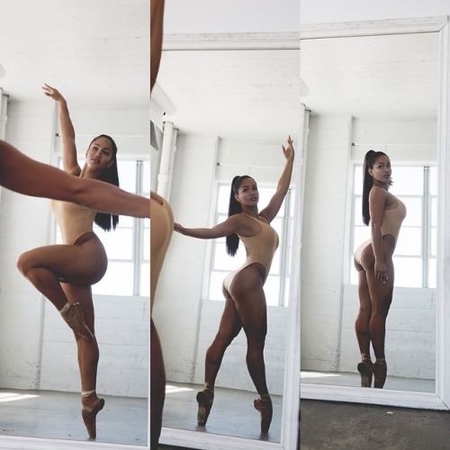 SHE’S SO FUCKIN HOT! 