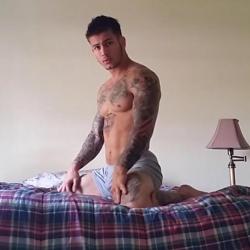 texasfratboy:  love his small waist leading