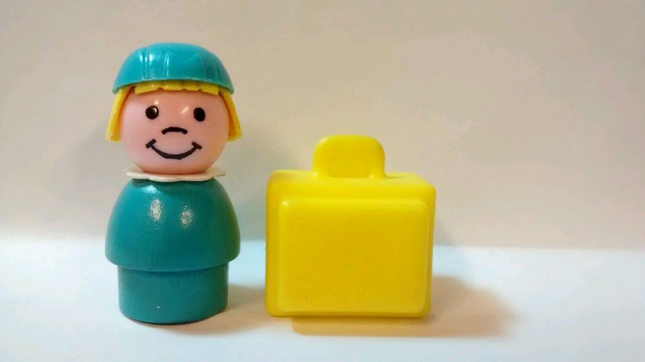 retropopcult: Play Family Airport by Fisher Price (1972) with Little People stewardess