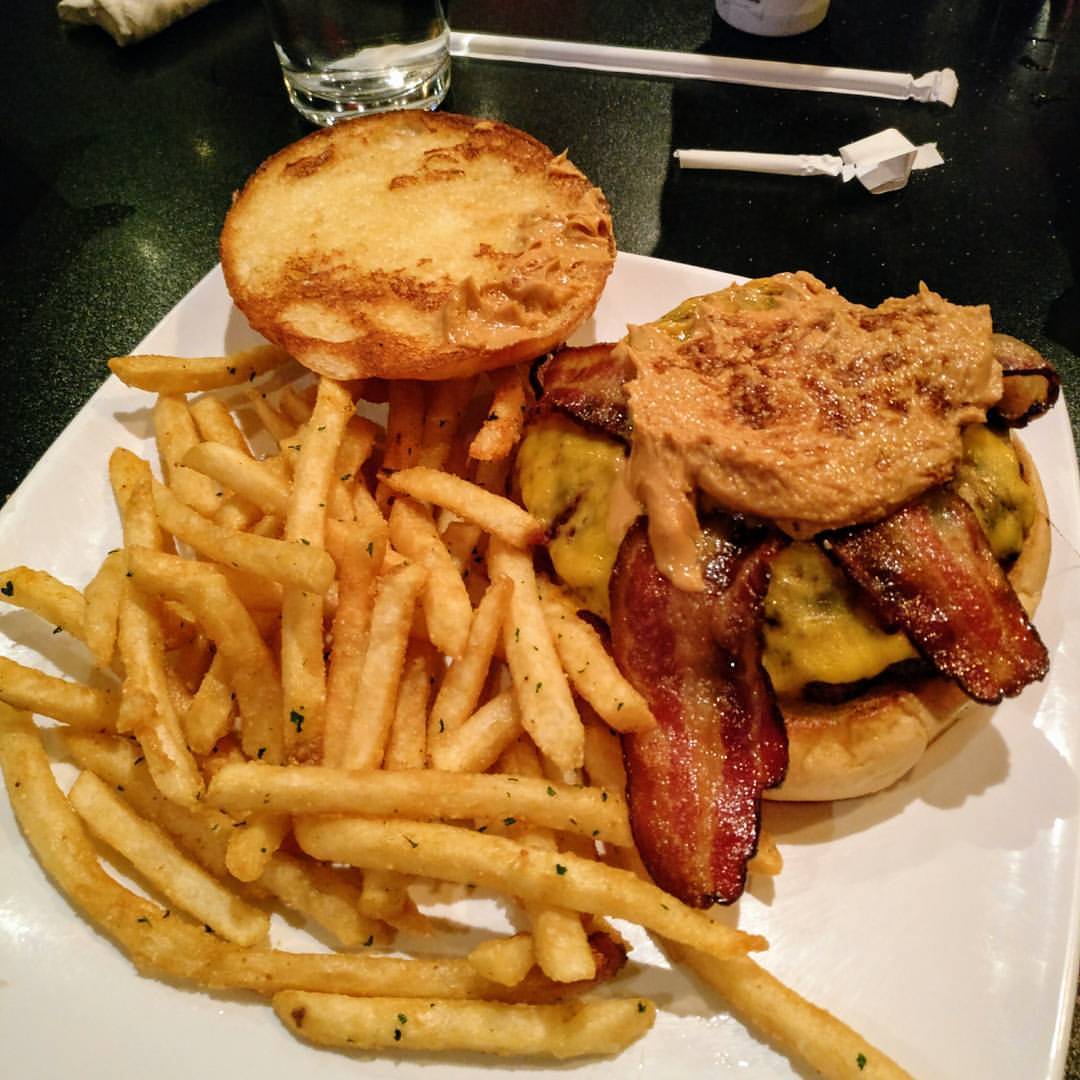 Peanut butter bacon cheeseburger 😵😱 #foodporn #food #instafood #bacon #peanutbutter