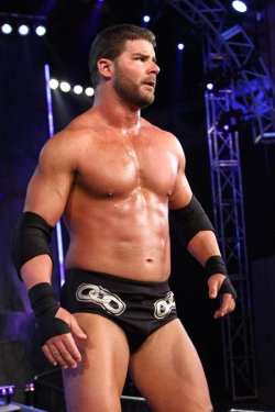 hotcelebs2000:  BOBBY ROODE  Ugh I fucking love Bobby Roode with the short hair! So hot!
