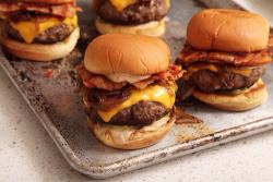looksdelicious:   How To Make The Ultimate Bacon Cheeseburger  