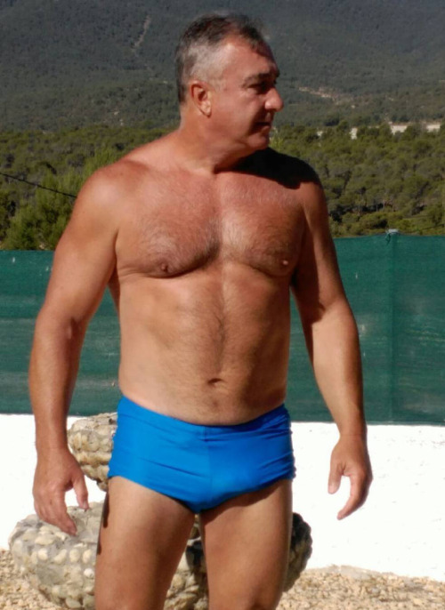 dungee:  brighteyes4brightmind:  Sign me up!!!  Like this man, speedos and a pool