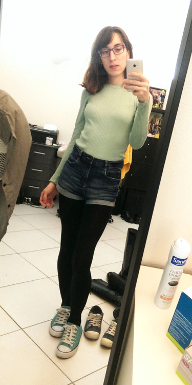 Trying this outfit with my green Converses.