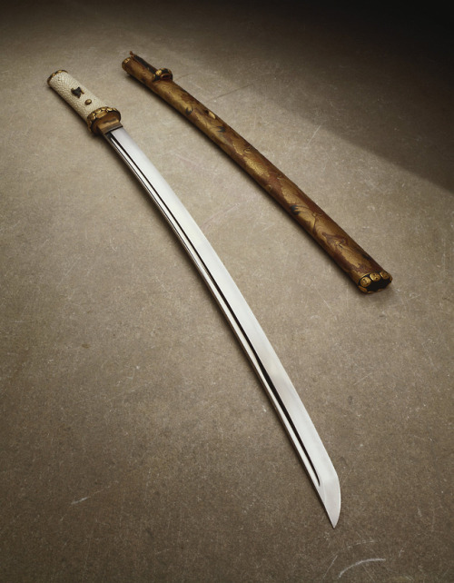 historyarchaeologyartefacts:Yasumitsu Osafune from Bizen, Sword (katana: steel, gilt metal, rayskin,