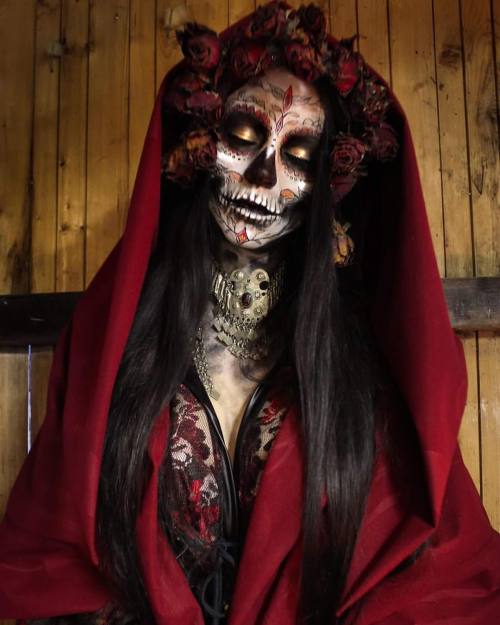 An All Hallow&rsquo;s Eve greeting from the north.. #toxicvision #halloween #santamuerte #ladydeath 