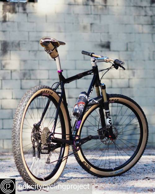 velocityusa:  What a flirt. @Regrann from @oakcitycyclingproject - Jared’s @intergalacticsurlybikes 