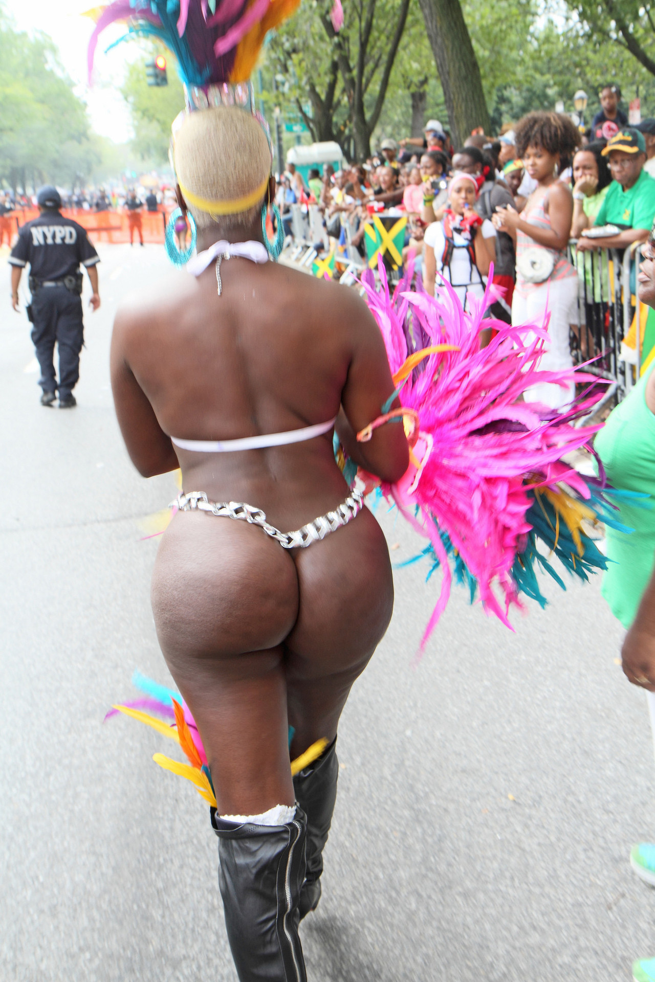 thicknluvly:  Happy Birthday to MEEE!!!!….
