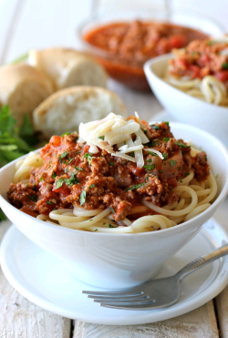 verticalfood:  Bolognese Sauce with Cloves and Cinnamon 