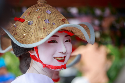 Maiko during Hanagasa junko (straw hat parade), Gion matsuri 2015, by Prado(I love how Prado always 