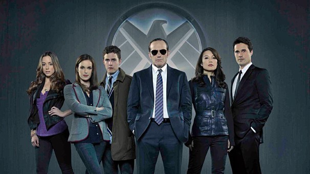 Resumo “Agentes da S.H.I.E.L.D.” Globo
A Rede Globo exibe de segunda à sexta, logo após o talk show, “Programa do Jô”, a série “Agentes da S.H.I.E.L.D.”.