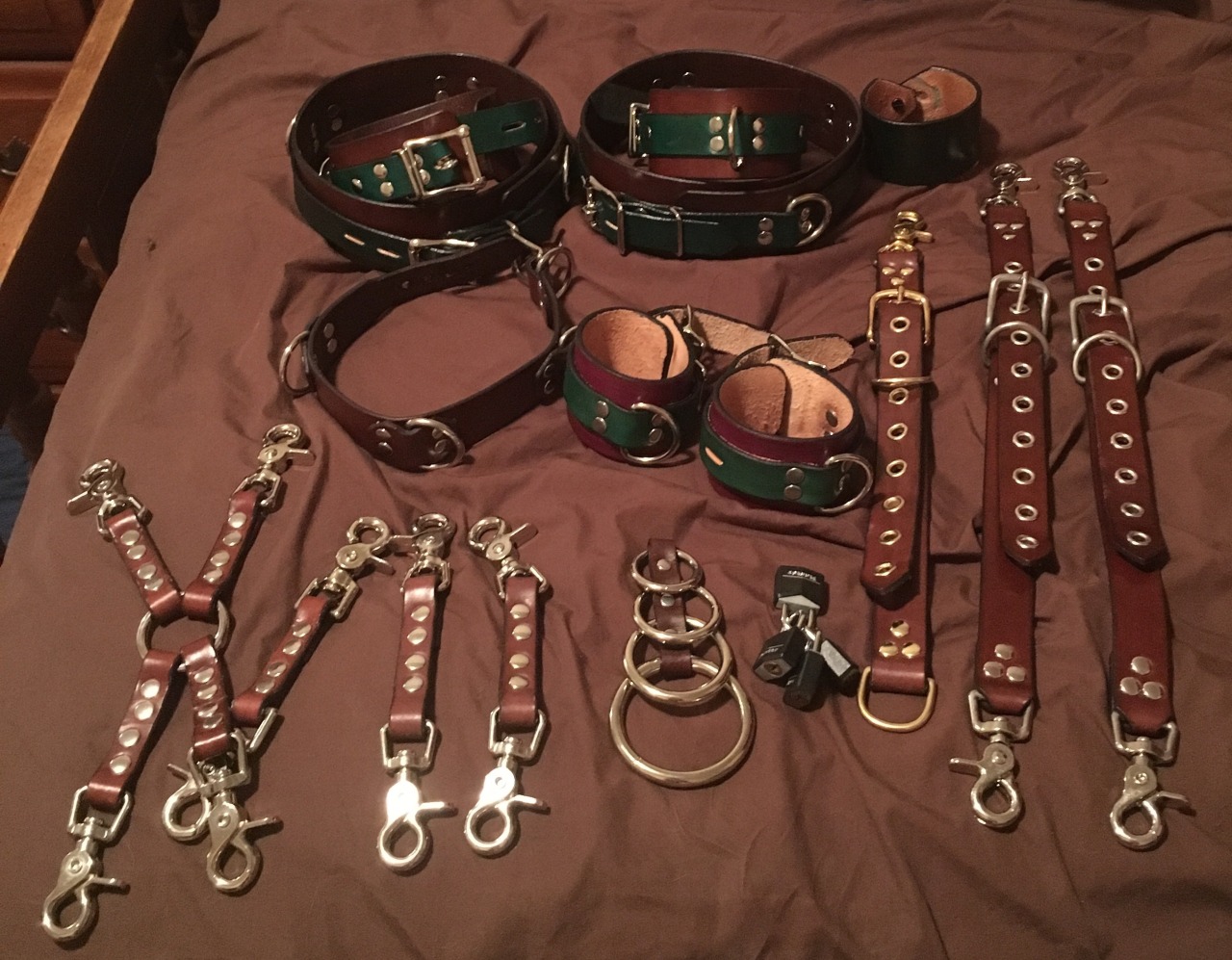 dominionleathershop:  A regular customer gathered all her gear up to show it off….collar,