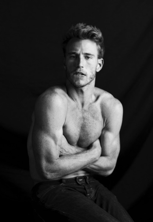 hunkopedia:  Follow Hunk’o’pedia for more hot guys!