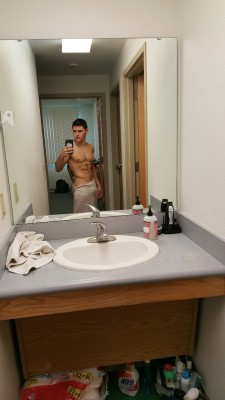 shreddernaut:  shreddernaut:  Tagged by harcules to stop drop and selfie and I saw this as I was getting out of the shower so here you are are world.   I tag Russia.   Honestly surprised that I’m this lean