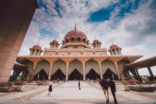 amateurphototaker:The magnificent Masjid Putra, Malaysia.