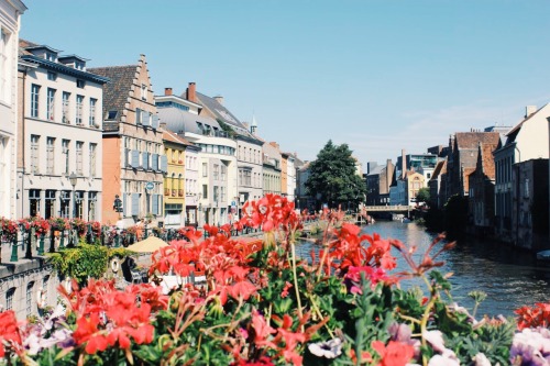 travelingcolors: Ghent | Belgium (by Nacho Coca) Follow me on Instagram Coming in hot!