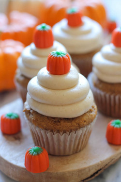 sweetoothgirl:Pumpkin Cupcakes w/ Cinnamon Cream Cheese Frosting