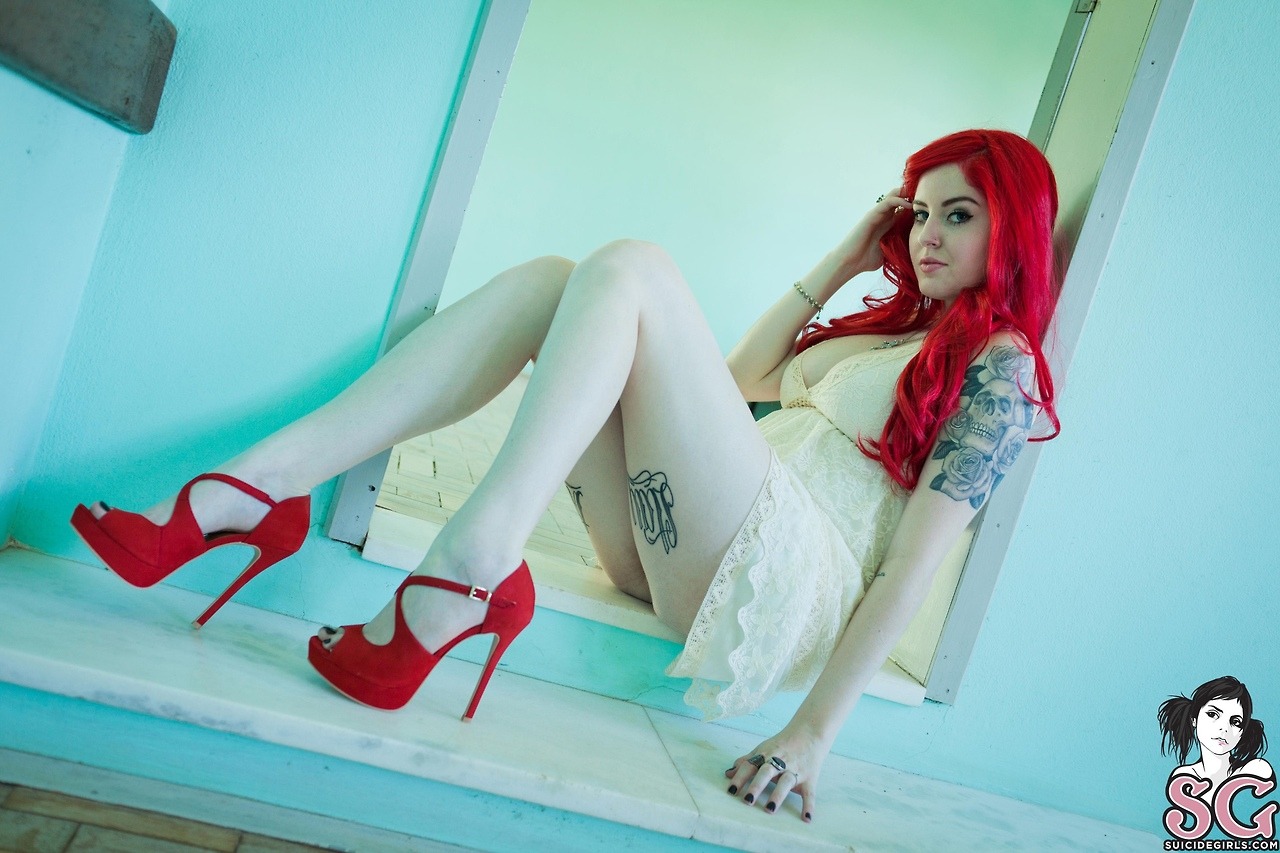 awesome&ndash;girls: Brunabruce Suicide 