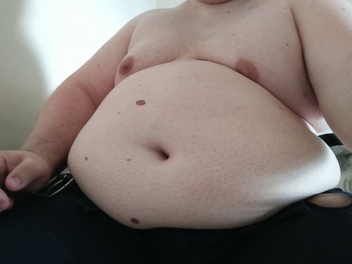 Tummy Tuesday! I’ve gained a bit. There was a video too but I couldn’t upload here. You can find it on my twitter