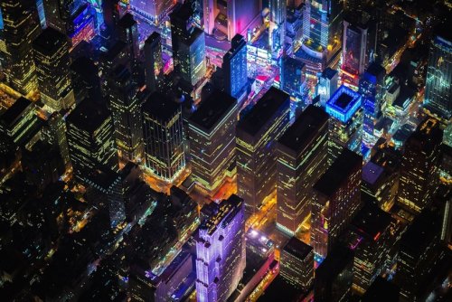 escapekit:  GOTHAM 7.5K Photographer and filmmaker Vincent Laforet has captured stunning high-altitude photos of New York City at night. Flying high above the city of New York, Vincent captured these beautiful shots during a night time helicopter ride. 