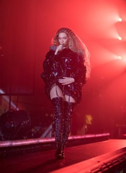 girlsluvbeyonce:Beyoncé at the 2018 Coachella Valley Music and Arts Festival