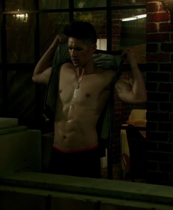 hotashellcelebmen:  More here :https://auscaps.me/2017/01/24/harry-shum-jr-shirtless-in-shadowhunters-2-01-this-guilty-blood/