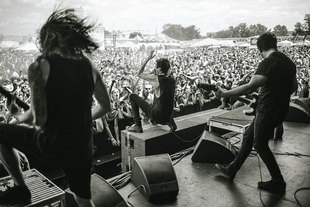 letliveintheend:  bring-me-mitch-lucker:  born-t0-lose:  Of Mice &amp; Men Credit