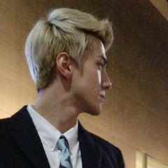 ohsehunicons:  low quality   moncler 