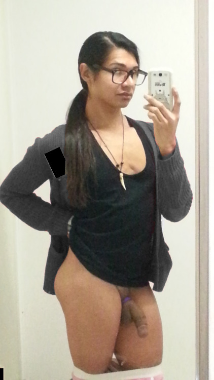 agayinthenorthernsky:  Wearing a nice and tight 1.5” c-ring like it’s biz cas