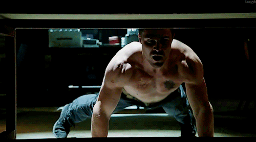 Oliver Training In Arrow 1x11 Trust But Verify.
