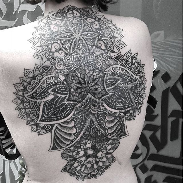 1337tattoos:    solei_pluma_negra  