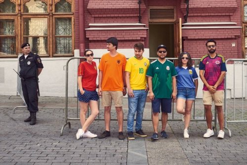 ohneweiterebedeutung: gabi‏: in russia, the act of displaying the LGBT flag in public can get yo