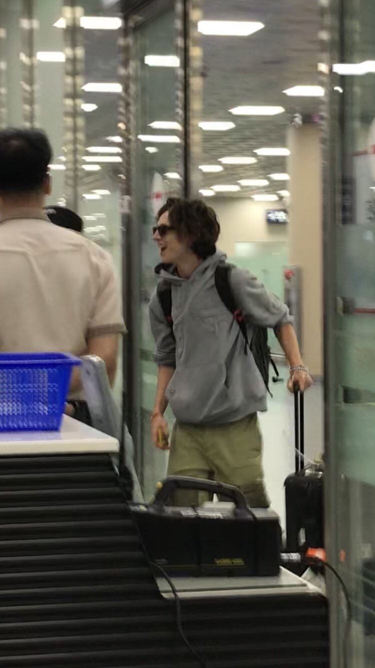 X-এ RTW: Timothée Chalamet - Gimhae Airport Busan, South Korea