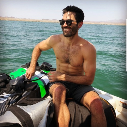 Tyler Hoechlin Jetsurfing And On A Boat :) (Mini Tyler Hoechlin Crack) 