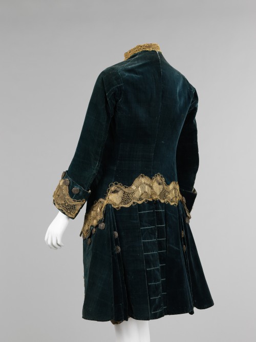 my18thcenturysource:lookingbackatfashionhistory:• Suit.Date: 1740–60Culture: ItalianMediu