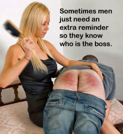 Parfois les hommes ont juste besoin d'un rappel supplémentaire pour savoir qui est la patronne ! 👩‍🍳😈💪📏👩‍🍳😈💪👇