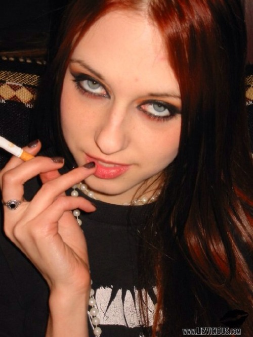 perfume-n-cigarettes:  Liz Vicious